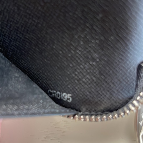 Louis Vuitton Zippy Organizer - Picture 8 of 12